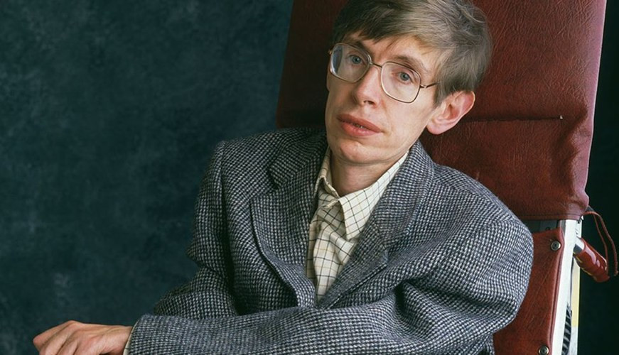 Sự sống vượt qua bệnh tật hiểm nghèo của thiên tài Stephen Hawking trở thành bí ẩn y học. Bởi thông thường, người mắc chứng xơ cứng cột bên teo cơ thường có tuổi thọ rất ngắn.