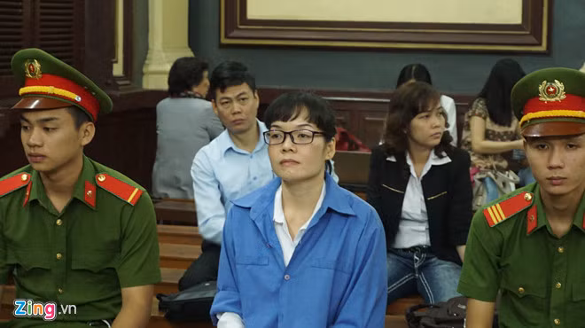 Huyền Như vừa lĩnh thêm án chung thân về tội Lừa đảo chiếm đoạt tài sản. Ảnh: Chi Mai.