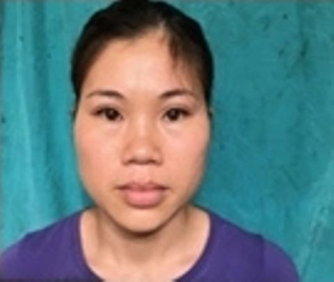 Ngô Thị Nga cùng phương tiện đánh bạc của các đối tượng và số tiền thu tại chiếu bạc.