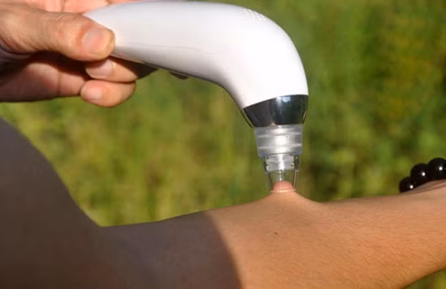 Máy hút mụn đầu đen được nhiều tín đồ làm đẹp tin dùng.