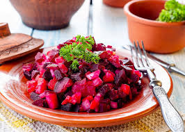 Vì vậy, để có một cơ thể khỏe mạnh và làn da đẹp, hãy uống một cốc nước ép củ cải đường hoặc cắt lát làm salad củ cải ăn thường xuyên. Ảnh: Boldsky.