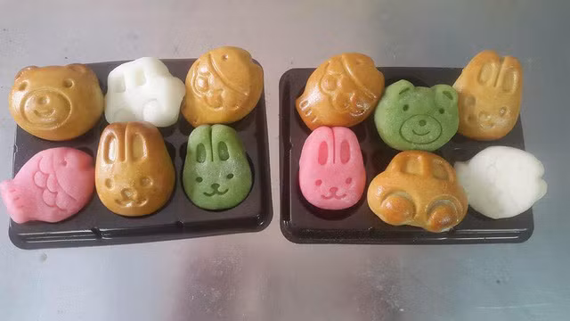 Những chiếc bánh này được làm từ khuôn xinh xắn.