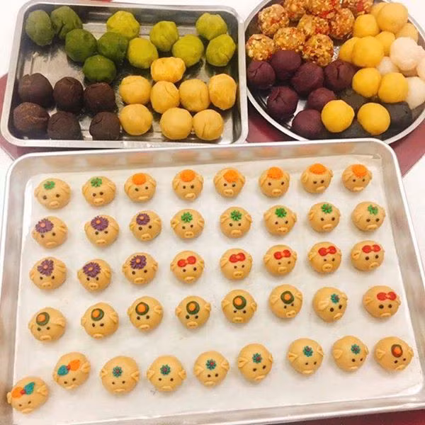 Điều thích thú là bánh Trung thu hình thú này có hình thù ngộ nghĩnh, nhỏ nhắn và có giá phải chăng, những chiếc bánh này rất thích hợp để làm quà cho trẻ nhỏ.