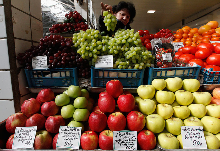 Táo cũng là loại trái cây chín chủ yếu vào mùa hè ở Nga bởi mùa đông tuyết rơi khiến cây cối không thể ra quả.
