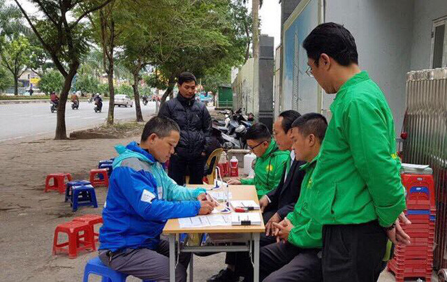 Grab mua Uber, doanh nghiệp vận tải đau nhau tung chiêu thu hút tài xế - Ảnh: Q.AN