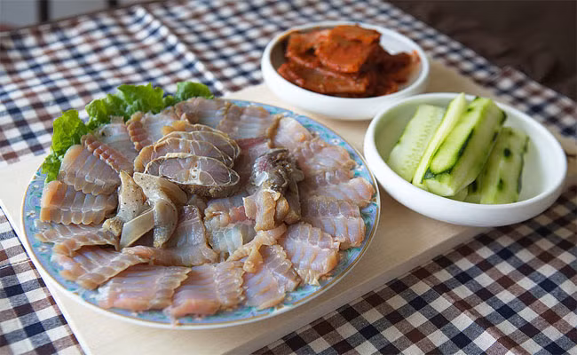 Mùi vị khó chịu này không chỉ "để lại vết tích" trong miệng sau khi ăn, mà còn ám vào quần áo, tóc và da của bạn.