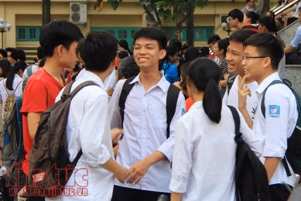 Các thí sinh chuẩn bị bước vào kỳ thi lớp THPT đầy khó khăn. Ảnh: L.S