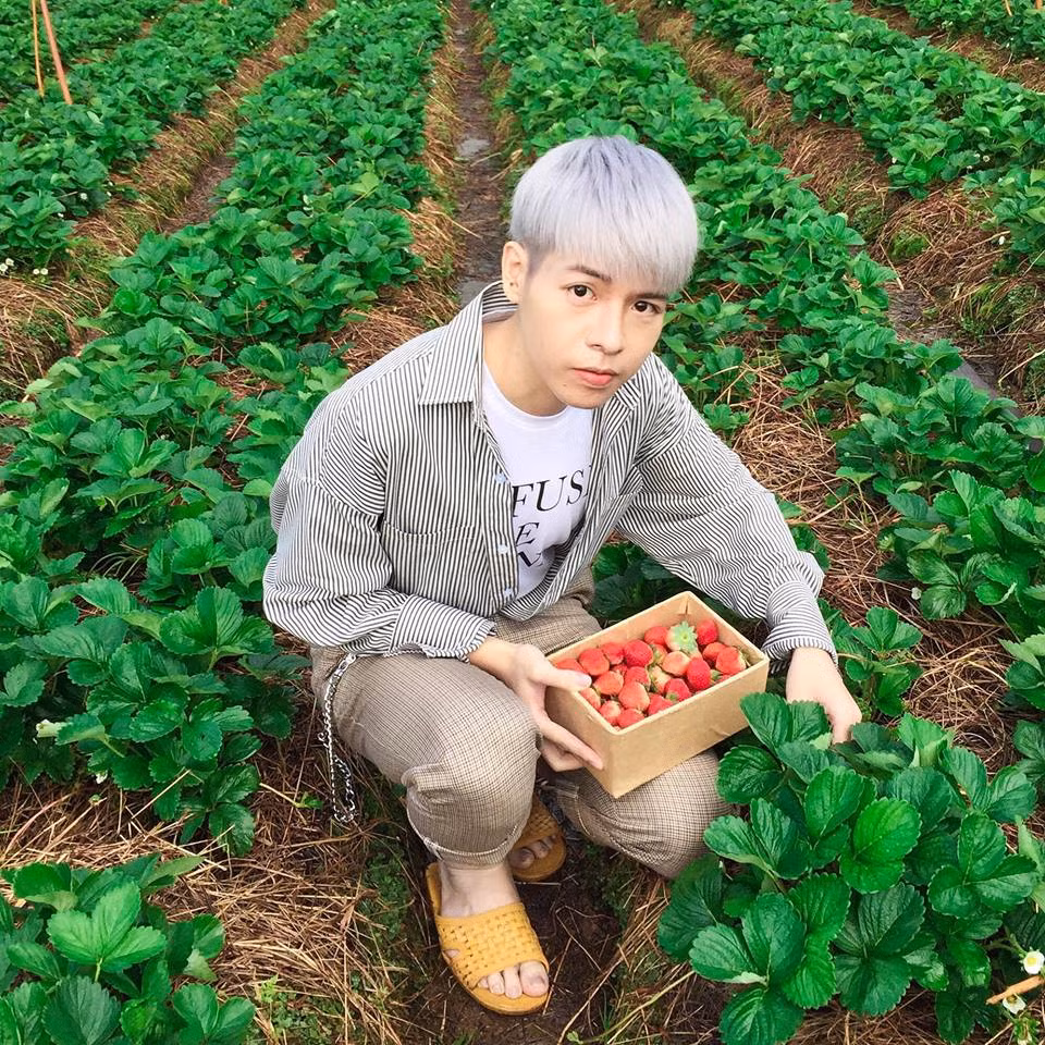 Học hỏi đàn anh, Đức Phúc cũng “lột xác” với mái tóc bạch kim thời thượng.