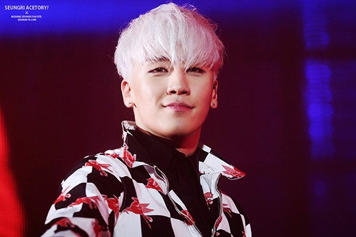 Seung Ri (Big Bang): Dường như tất cả các thành viên của Big Bang đều từng thử màu tóc bạch kim này rồi. Big Bang chính là ban nhạc thần tượng của Văn Toàn, đây cũng có thể là một phần lý do khiến chàng cầu thủ trẻ chọn màu tóc bạch kim cho mình.