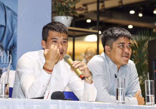 Công Vinh có những khoảnh khắc xúc động trong lễ ra mắt quyển tự truyện "Phút 89