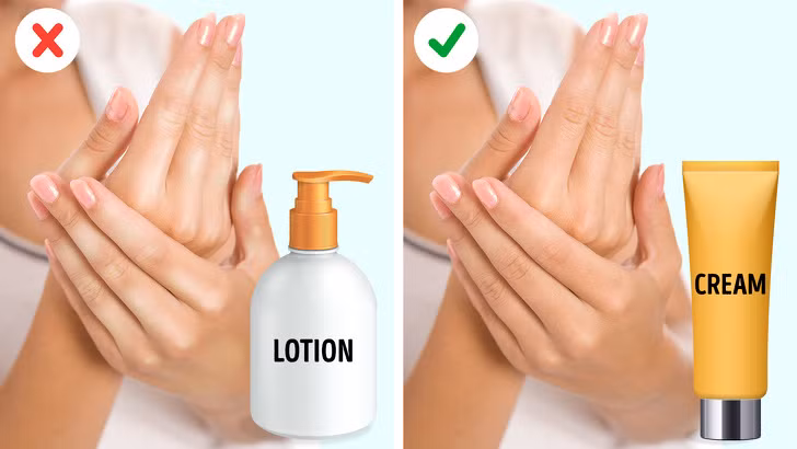 Sữa dưỡng thể và dưỡng da tay: Bác sĩ da liễu thường sử dụng các loại kem dưỡng da đặc hơn sữa dưỡng thể. Kem xâm nhập vào da và dưỡng ẩm cho da tốt hơn là các loại sữa dưỡng ẩm thông thường.