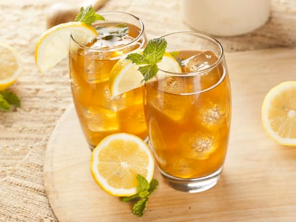 Có rất nhiều thức uống thể thao có lượng calo dư thừa và chứa 2/3 lượng đường trong nước sô đa. Uống các loại đồ uống này có thể làm cho tình trạng say rượu của bạn trở nên tồi tệ hơn.