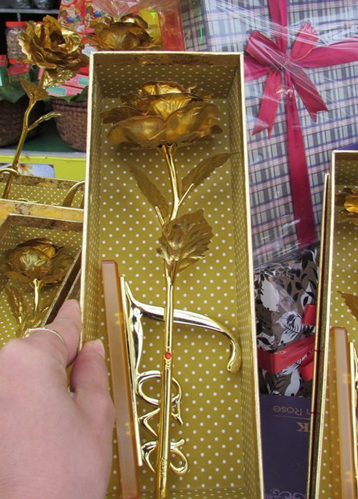 Một bông hồng như thế này có giá 100.000 - 350.000 đồng. (Ảnh: Tuổi trẻ)