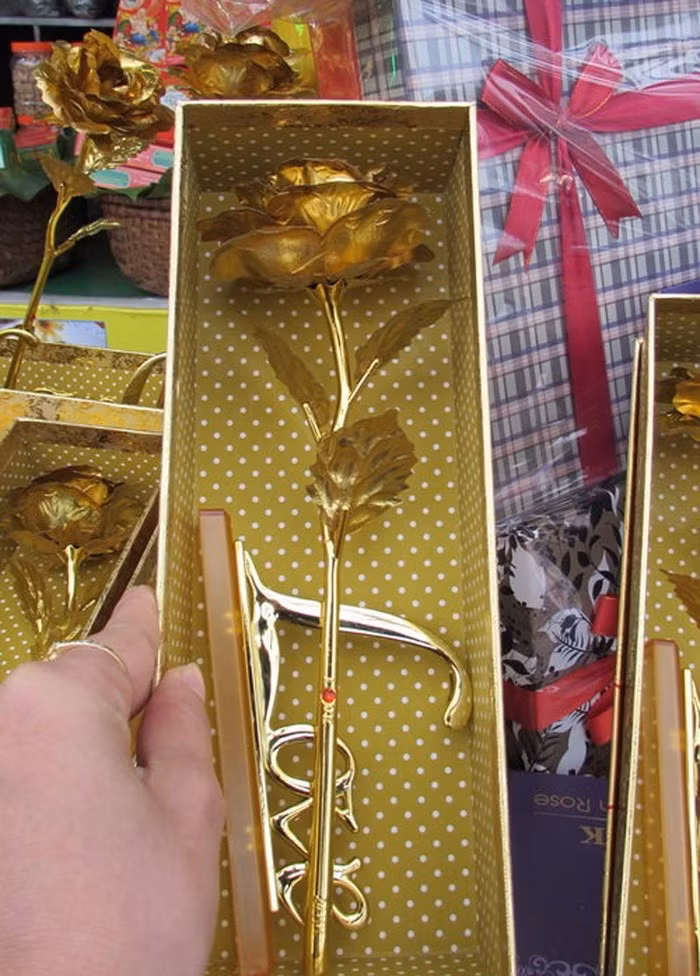 Một bông hồng như thế này có giá 100.000 - 350.000 đồng. (Ảnh: Tuổi trẻ)