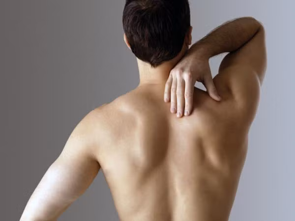 Sữa dê giàu canxi, 1 ly cung cấp 327 miligam khoáng chất này, nhiều hơn sữa bò. Điều này giúp ngăn ngừa chứng loãng xương và các rối loạn liên quan đến xương khác cũng như giúp tăng cường xương và răng.