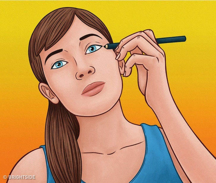 Sử dụng bút kẻ mắt là hoàn toàn an toàn: Khi phụ nữ sử dụng bút kẻ mắt, họ thường không nghĩ đến việc bút chì có thể gây nhiễm vi khuẩn, nấm cho mắt. Để giảm nguy cơ nhiễm trùng, bạn nên thay bút kẻ mắt sau mỗi ba tháng và tránh kẻ bên trong hàng mi. Ảnh: BS.