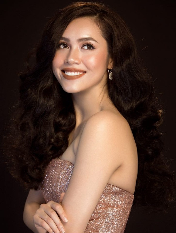 Sau khi có danh hiệu, Hoàng My rời showbiz và đi du học.