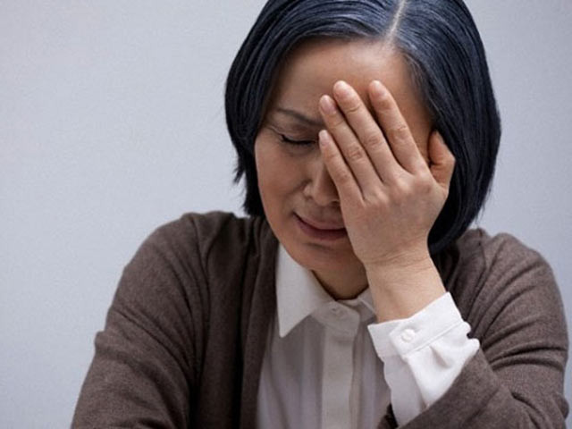 Con dau thuong ve muon, me chong thue xe om theo doi va su that trao nuoc mat