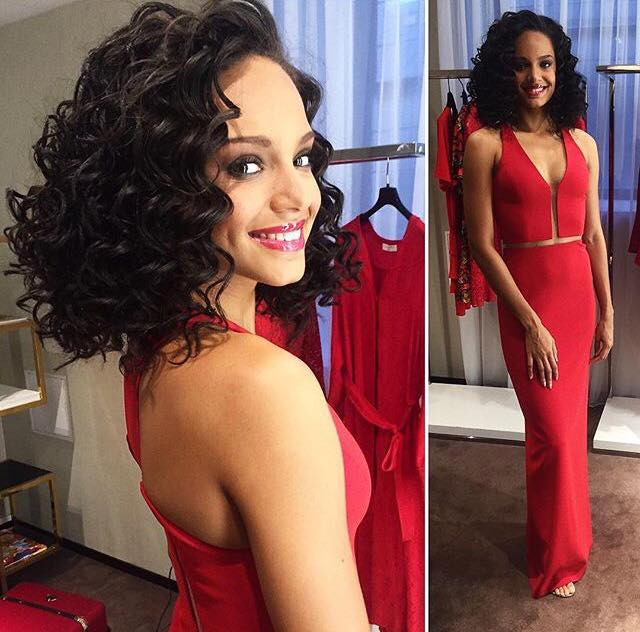 Chiếc váy đỏ quyến rũ mà nàng hoa hậu chọn đi sự kiện.
