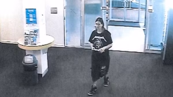 Lilley bước vào siêu thị trong buổi sáng ngày thực hiện tội ác man rợ.