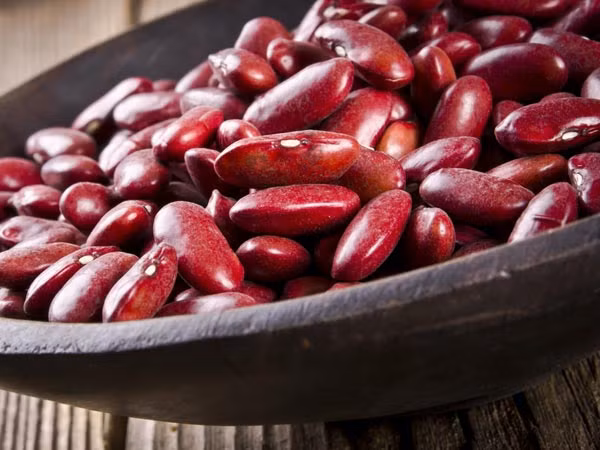 Đậu thận chứa một lượng niacin. Cứ 100 gram đậu có chứa 2 miligam niacin.