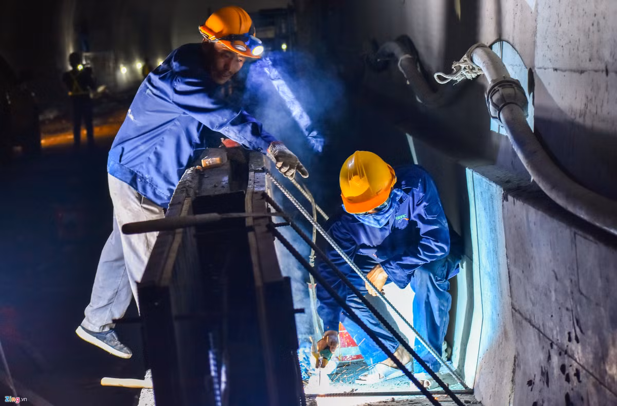 Ben trong cong truong ham duong bo nghin ty noi Binh Dinh - Phu Yen-Hinh-5