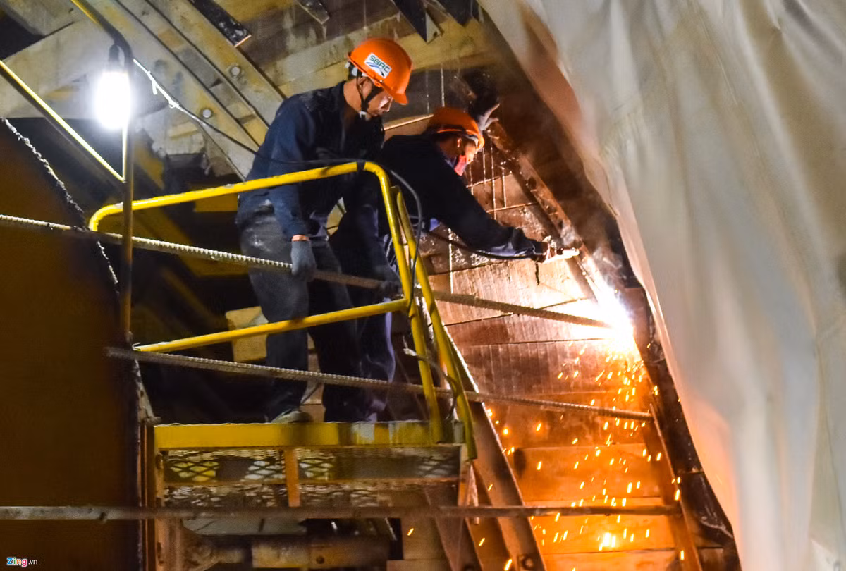 Ben trong cong truong ham duong bo nghin ty noi Binh Dinh - Phu Yen-Hinh-3