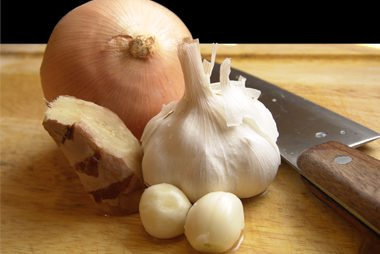 Hành tây là món ăn không "thân thiện" với dạ dày của bạn nếu ăn nhiều. Hành tây rất giàu oligosaccharides, một dạng carbohydrate.