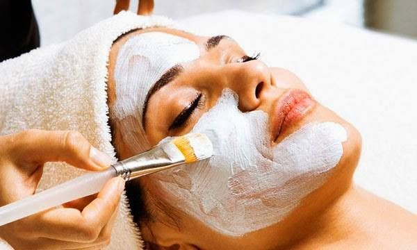 Ngăn ngừa lão hóa: Trộn 2 muỗng canh nha đam và 1 muỗng canh lòng trắng trứng để bôi lên da mặt. Để yên trong 20 phút và sau đó rửa sạch bằng nước lạnh.