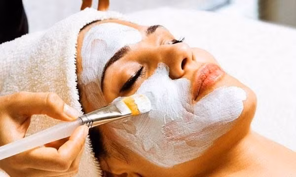 Ngăn ngừa lão hóa: Trộn 2 muỗng canh nha đam và 1 muỗng canh lòng trắng trứng để bôi lên da mặt. Để yên trong 20 phút và sau đó rửa sạch bằng nước lạnh.