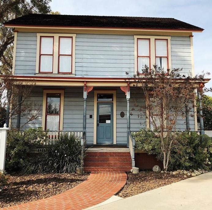 Ngôi nhà “nhỏ nhưng có võ” này là biểu tượng kinh dị vùng South Pasadena, California: Nơi đây thu hút lượng lớn khách du lịch sau thành công của loạt phim đình đám Haloween công chiếu từ năm 1978.