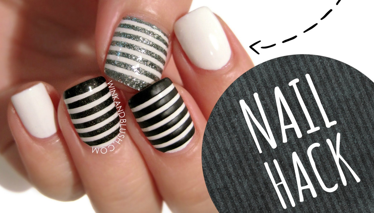 Kiểu nail sọc giúp móng tay bạn trông dài và đẹp hơn. Bạn có thể kết hợp sọc đen trắng để toát lên vẻ sang chảnh hoặc chọn sọc nhiều màu nổi bật.