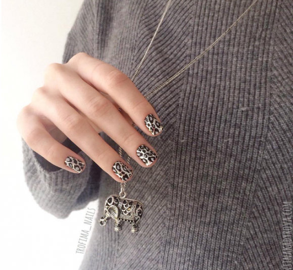 Nail da báo giúp các cô nàng trông cá tính hơn.