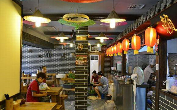 Chồng cũ thất bại lần 2 khi kinh doanh, mẹ chồng tôi phải đi rửa bát thuê để trả nợ cho con. (Ảnh minh họa)