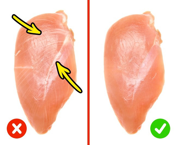 Khi chọn thịt gà, nếu nhận thấy các vệt trắng và lớp mỡ dày trên ức gà chứng tỏ gà bị tiêm hormone tăng trưởng. Ngoài ra nếu thịt không có màu hồng, ngả vàng thì thịt đó không tươi. Một miếng thịt gà ngon là không quá mềm và có màu hồng tươi.