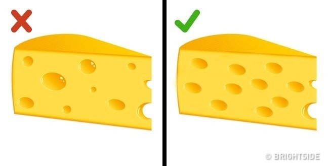 Khi chọn phô mai cứng, hãy chú ý đến màu sắc, lỗ trên bề mặt cũng như kết cấu của nó. Kết cấu phô mai phải đồng nhất, không có vỏ màu trắng, các lỗ phải được phân bố đều trên toàn bộ miếng. Ảnh: BS.
