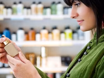 Hai sản phẩm còn lại là 2 dòng nước hoa nổi tiếng của Dior là Dior Homme Sport very cool spray fresh eau de toillete (nước hoa cho nam) và Dior J’Adore L’or Essence de Parfum (nước hoa cho nữ). Hai sản phẩm này bị thu hồi do có thành phần công thức ghi trên nhãn và công thức sản xuất không đúng như hồ sơ đã công bố.