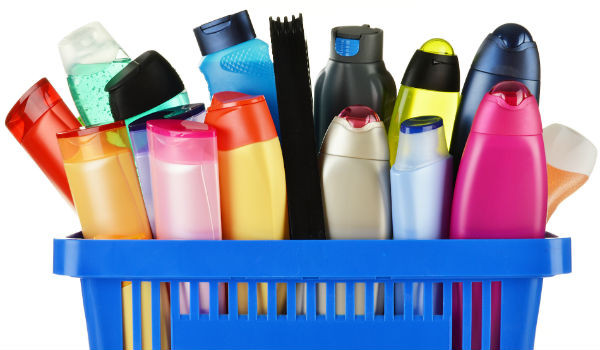 Paraben viết đầy đủ là axit para-hydroxybenzoic. Trên thực tế, paraben được xếp vào nhóm chất bảo quản được sử dụng phổ biến nhất và lâu đời nhất trong ngành công nghiệp làm đẹp. Không chỉ có trong mỹ phẩm, paraben còn xuất hiện trong nhiều loại thực phẩm, thuốc, kem đánh răng và nước súc miệng. Paraben có tác dụng ngăn ngừa sự phát triển của 1 số loại vi khuẩn có hại và nấm mốc, tuy nhiên chất này từng bị cho là một trong những nguyên nhân gây ra ung thư vú, ảnh hưởng tới hormone nữ, suy giảm tinh trùng...