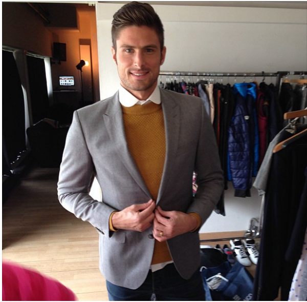 Phong cách thời trang của ngôi sao đội tuyển Pháp được đánh giá rất cao. Nếu Giroud không đá bóng, Oliver Giroud có thể lấn ngành người mẫu thời trang thành công.