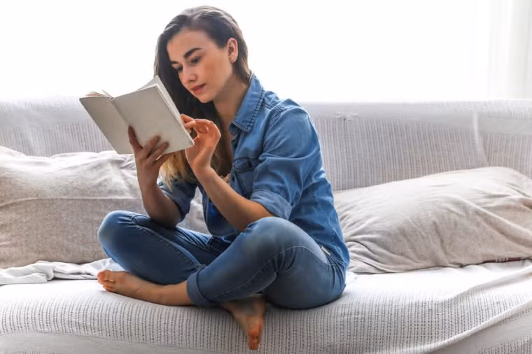 Hãy dành 10 phút để đọc bất kỳ bài báo hay cuốn sách nào giúp bạn có động lực để đạt được mục tiêu trong cuộc sống của mình.