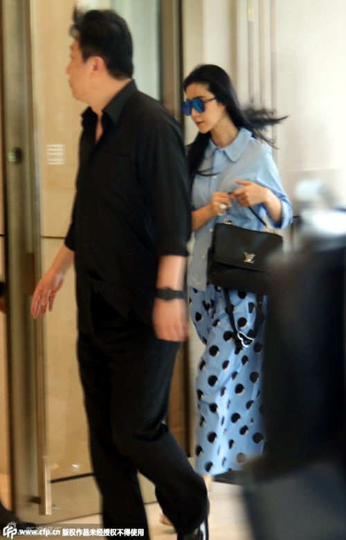 Trang phục đời thường của Phạm Băng Băng trông lôi thôi giống như bà nội trợ. Ảnh: Internet.