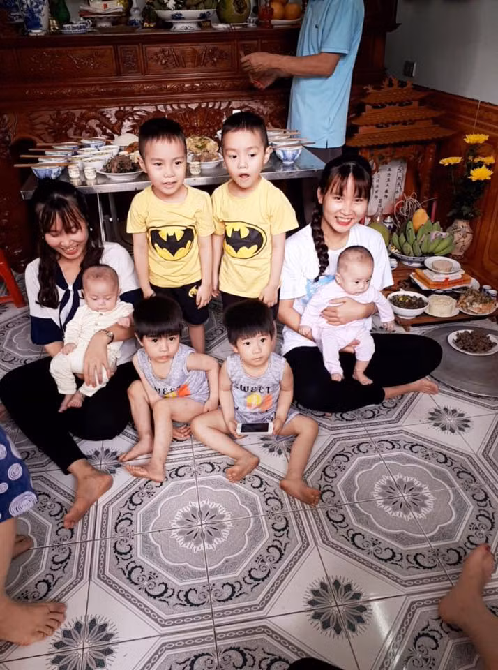 4 cặp sinh đôi trong một gia đình đang gây sốt trên mạng xã hội.