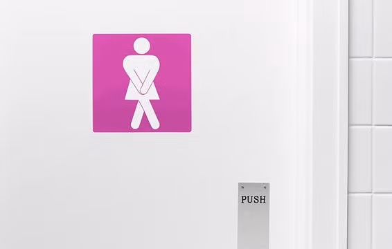 Nhiễm khuẩn đường tiết niệu bị gây ra bởi vi khuẩn khi chúng xâm nhập vào bàng quang qua niệu đạo. Vi khuẩn tác động vào niệu đạo và bàng quang khiến bạn cảm thấy muốn đi tiểu ngay lập tức và thường xuyên.