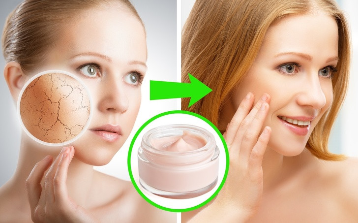 Thoa một lượng kem dưỡng ẩm vừa đủ lên mặt để giúp các tinh chất sử dụng trước đó không bị “bốc hơi”.