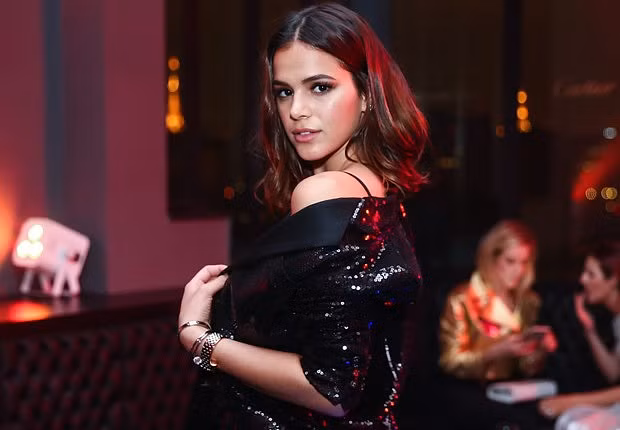 Theo huấn luyện viên của Bruna, lúc đầu tập luyện, các cơ của cô không dẻo dai cho lắm nhưng hiện tại cô có thể gập bụng 100 lần.