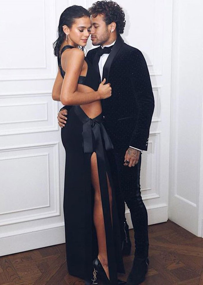 Để giữ được vóc dáng quyến rũ như hiện tại, Bruna phải thường xuyên tập luyện thể dục và chơi thể thao.