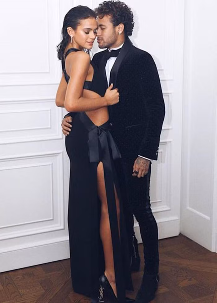 Để giữ được vóc dáng quyến rũ như hiện tại, Bruna phải thường xuyên tập luyện thể dục và chơi thể thao.