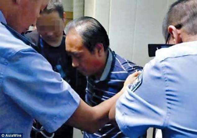 Cao được hàng xóm đánh giá là hiền lành, ít nói.