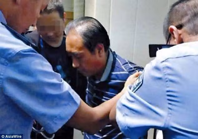 Cao được hàng xóm đánh giá là hiền lành, ít nói.