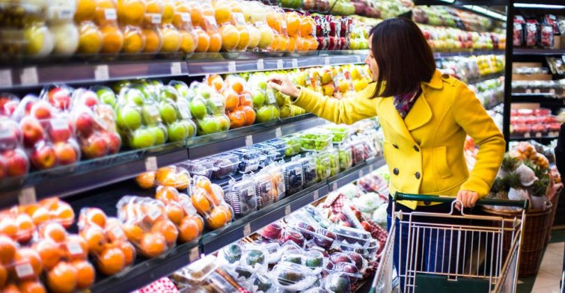 Khi bạn lên kế hoạch bữa ăn, bạn có thể nhận thấy rằng bạn cần phải mua vài thứ từ cửa hàng tạp hóa. Vì vậy, tận dụng cơ hội này để thay thế những thức ăn vặt không tốt cho sức khỏe bằng rau củ quả tươi.